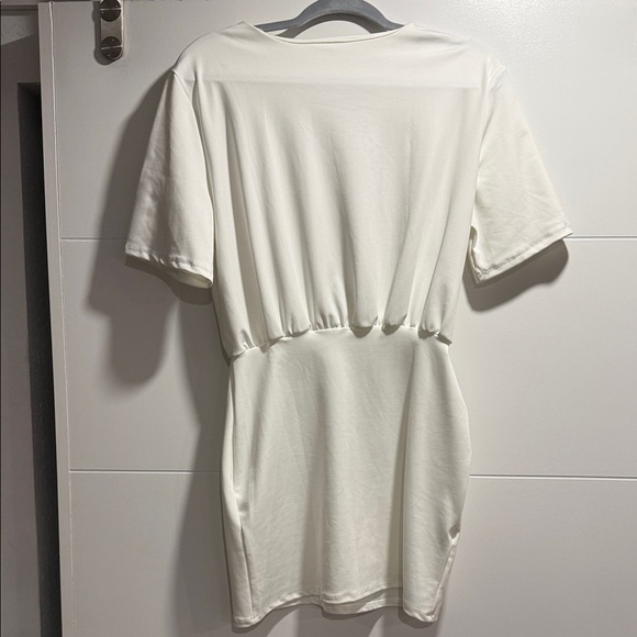 Elegant White Mini Dress - Picture 5 of 7